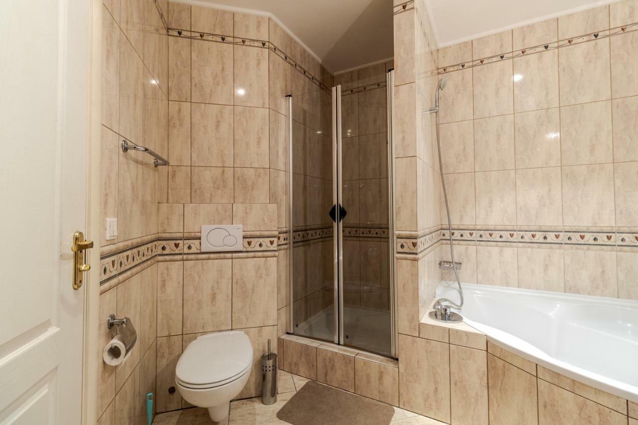 George Apartment Lviv Exterior photo
